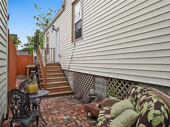 4th image of 832 N Dupre St