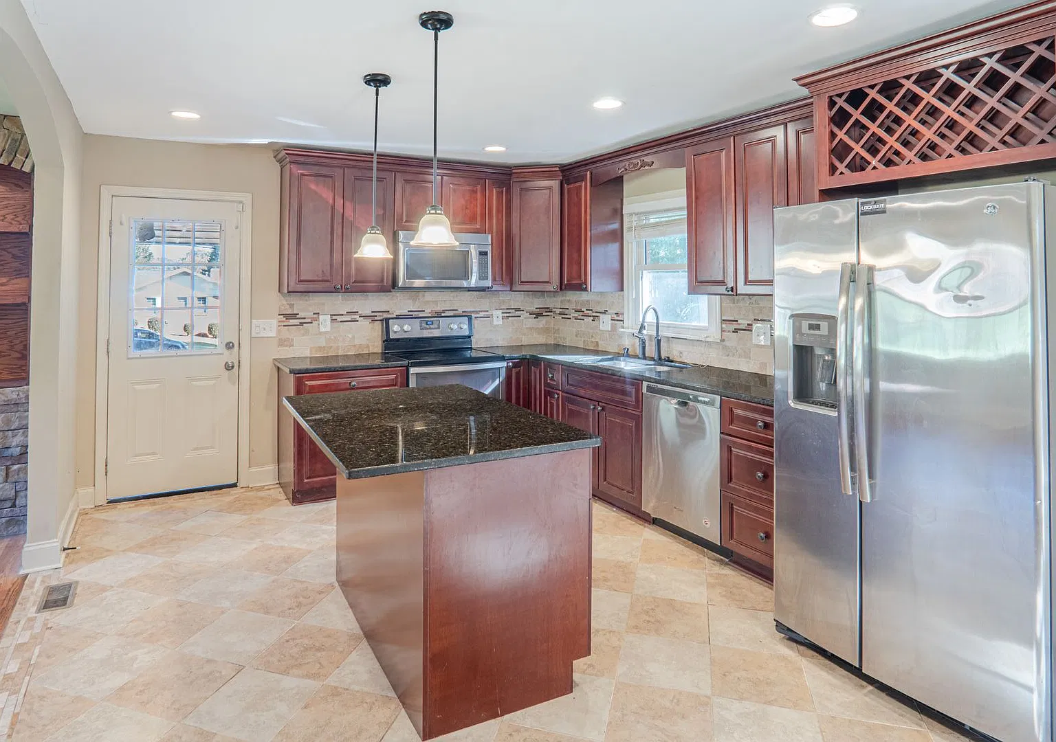 Spacious 4-Bedroom, 3-Bath Home in Marietta Washer & Dryer Included! — Photo 2