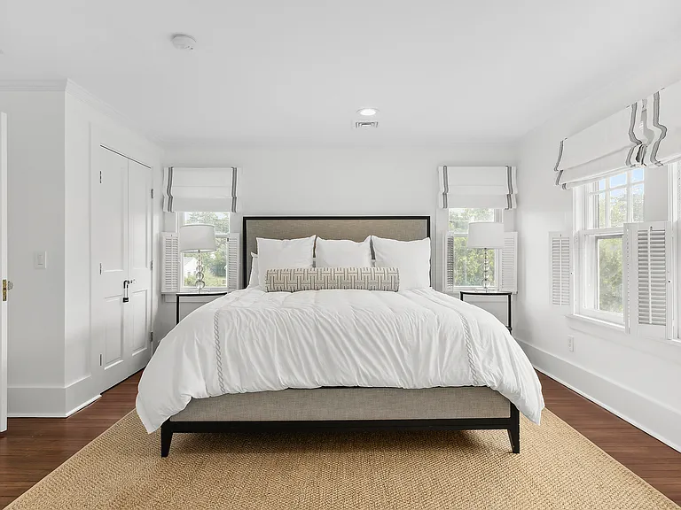 1 Bishop Ave — Photo 8