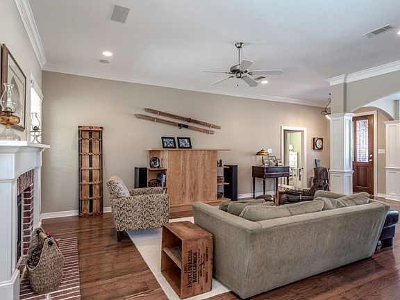 5th image of 4419 Edinburgh Pl