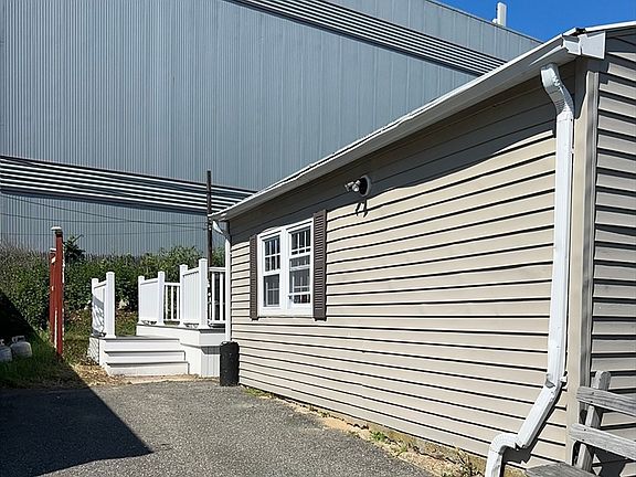 2nd image of 466 Newberry #3