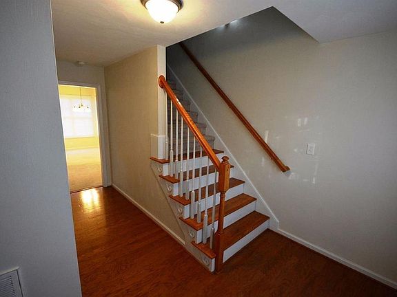 4th image of 1078 Woods End Ln