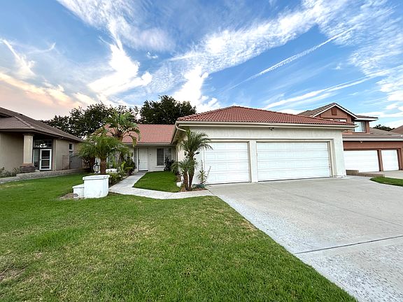 2nd image of 3853 Santa Lucia St