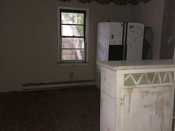 4th image of 922 Nandina St