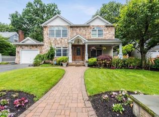 11 Rose Ln, Merrick, NY 11566