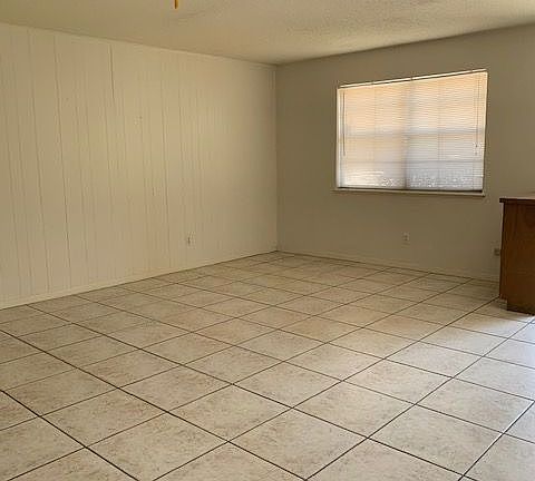 3rd image of 6513 Escondido Dr #B