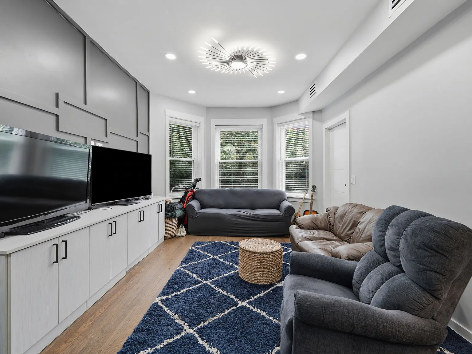 3 bed, 1.5 bath, 1370 sqft, $4,395 — Photo 1