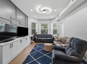 1518 W Melrose St, Chicago, IL