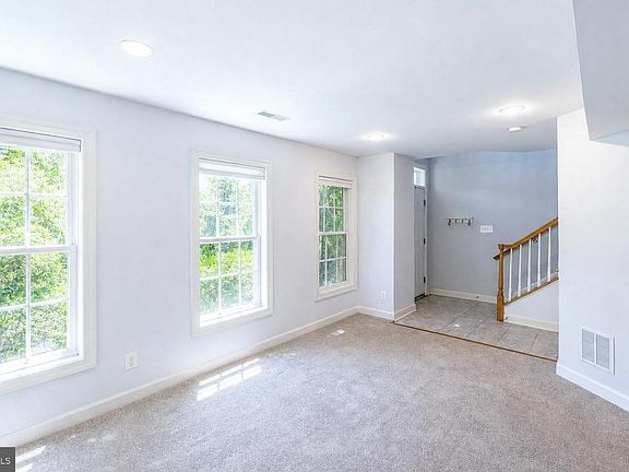 4th image of 1302 Hendrix Ln