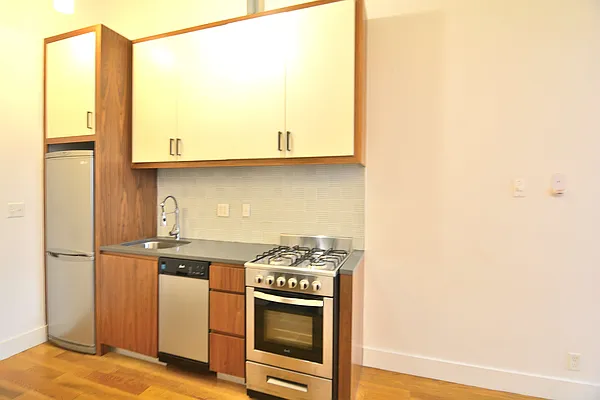 Rented by Hagstrom Management Inc | media 51