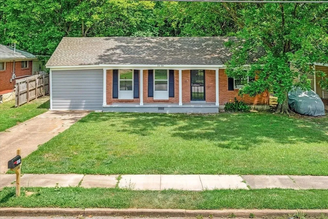 4 bed, 1.0 bath, 978 sqft, $1,450 — Photo 1