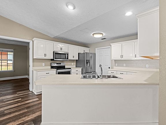 4th image of 551 Blue Heron Dr