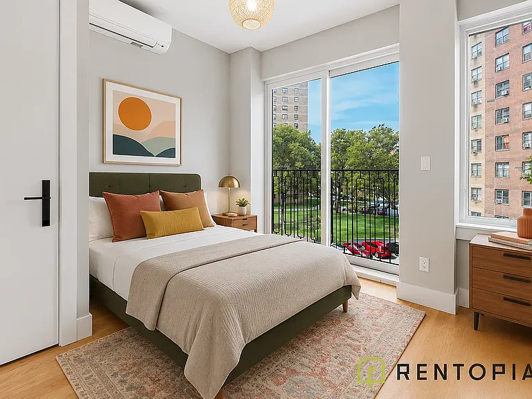 924 De Kalb Ave #2V — Photo 3