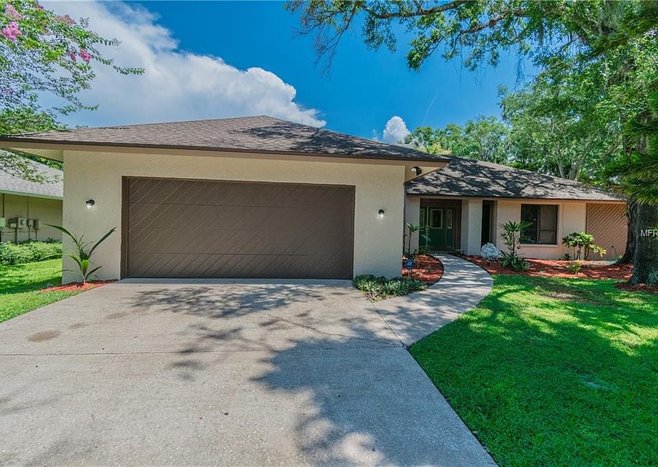2nd image of 10401 Oakbrook Dr