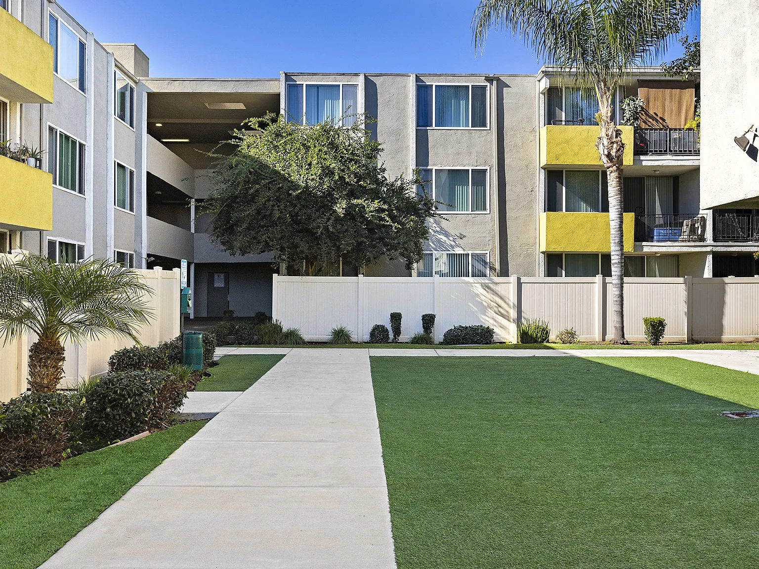 RESIDENCES AT WOODLAKE — Photo 2