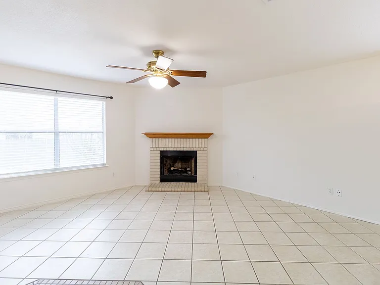 17501 Wiseman Dr — Photo 3