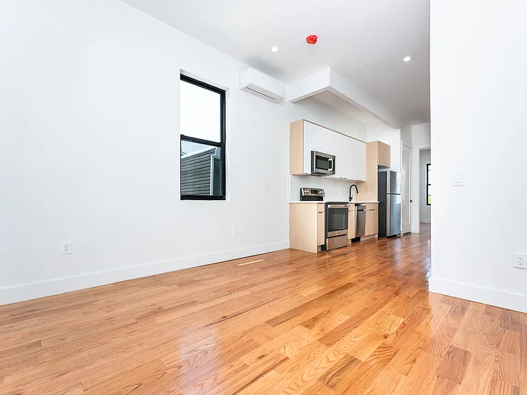 236 Montrose Ave #2 — Photo 1