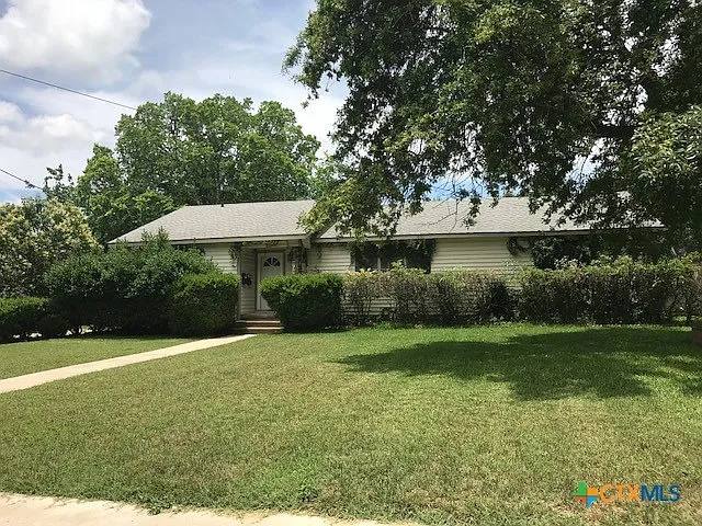 726 W San Antonio St
