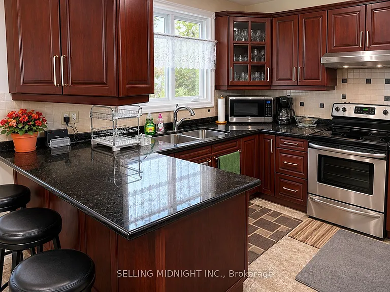 441 Rutherford Rd N #ROOM — Photo 6