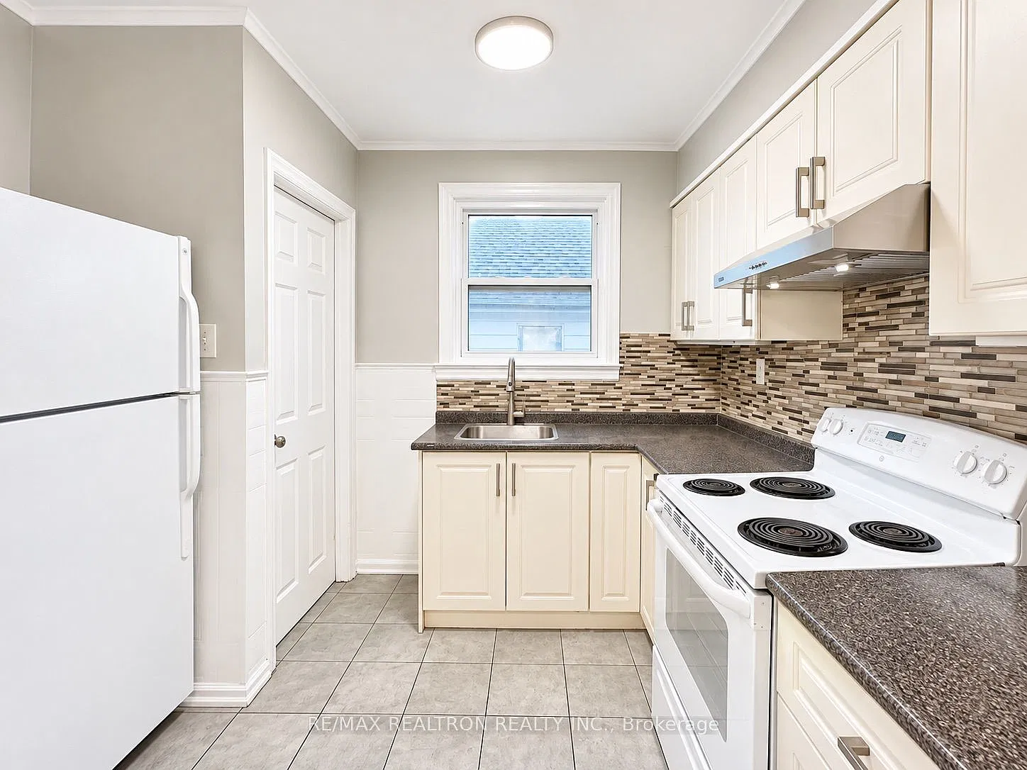 6 bed, $2,500 — Photo 4