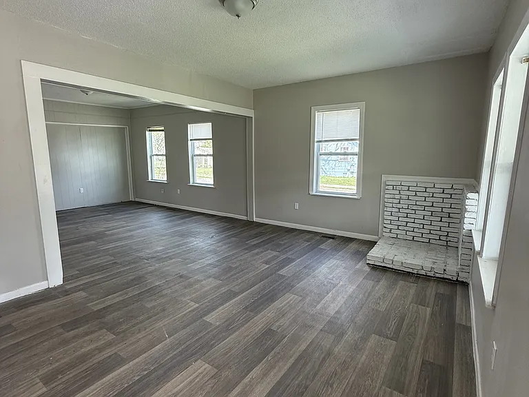 3100 Avenue J — Photo 2