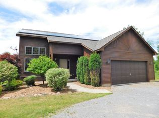 367 Lovers Ln, Amsterdam, NY 12010