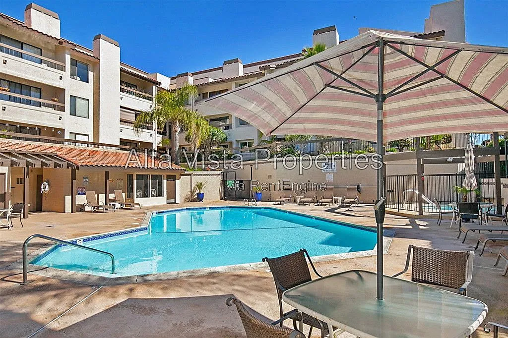 2 bed, 2.0 bath, 1047 sqft, $3,095 — Photo 1
