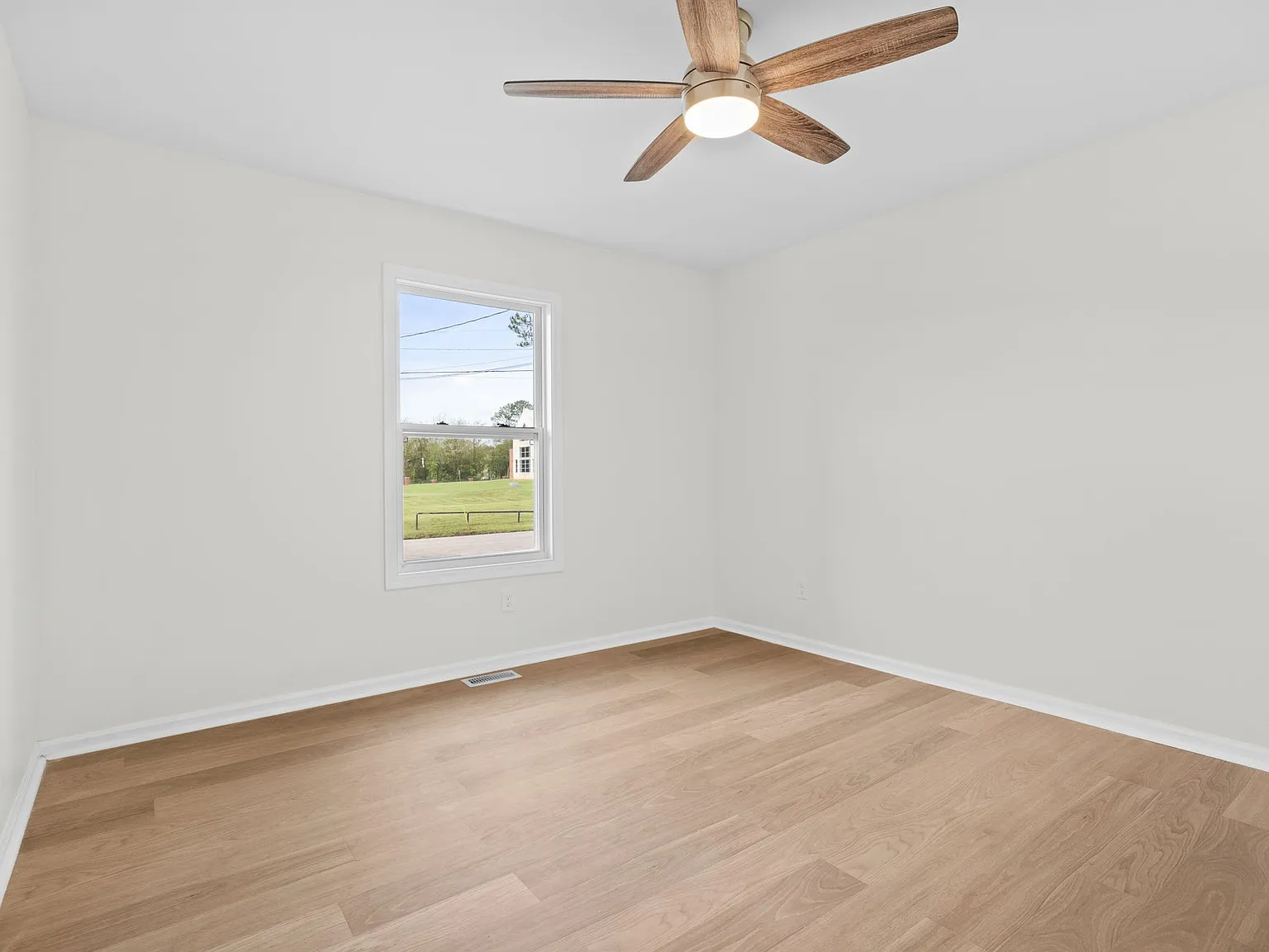 2 bed, 1050 sqft, $1,595 — Photo 2