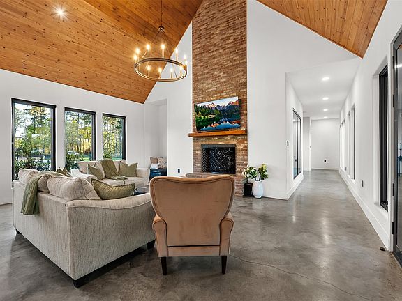 2nd image of 10202 Woodlane Blvd