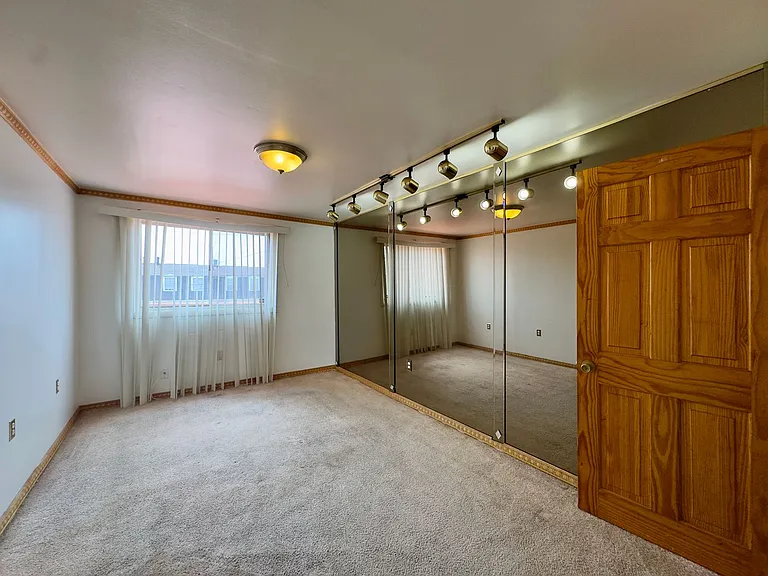 5731 Denwood Ave — Photo 4