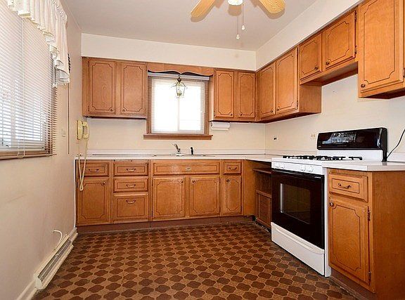 2nd image of 1128 Beach Ave