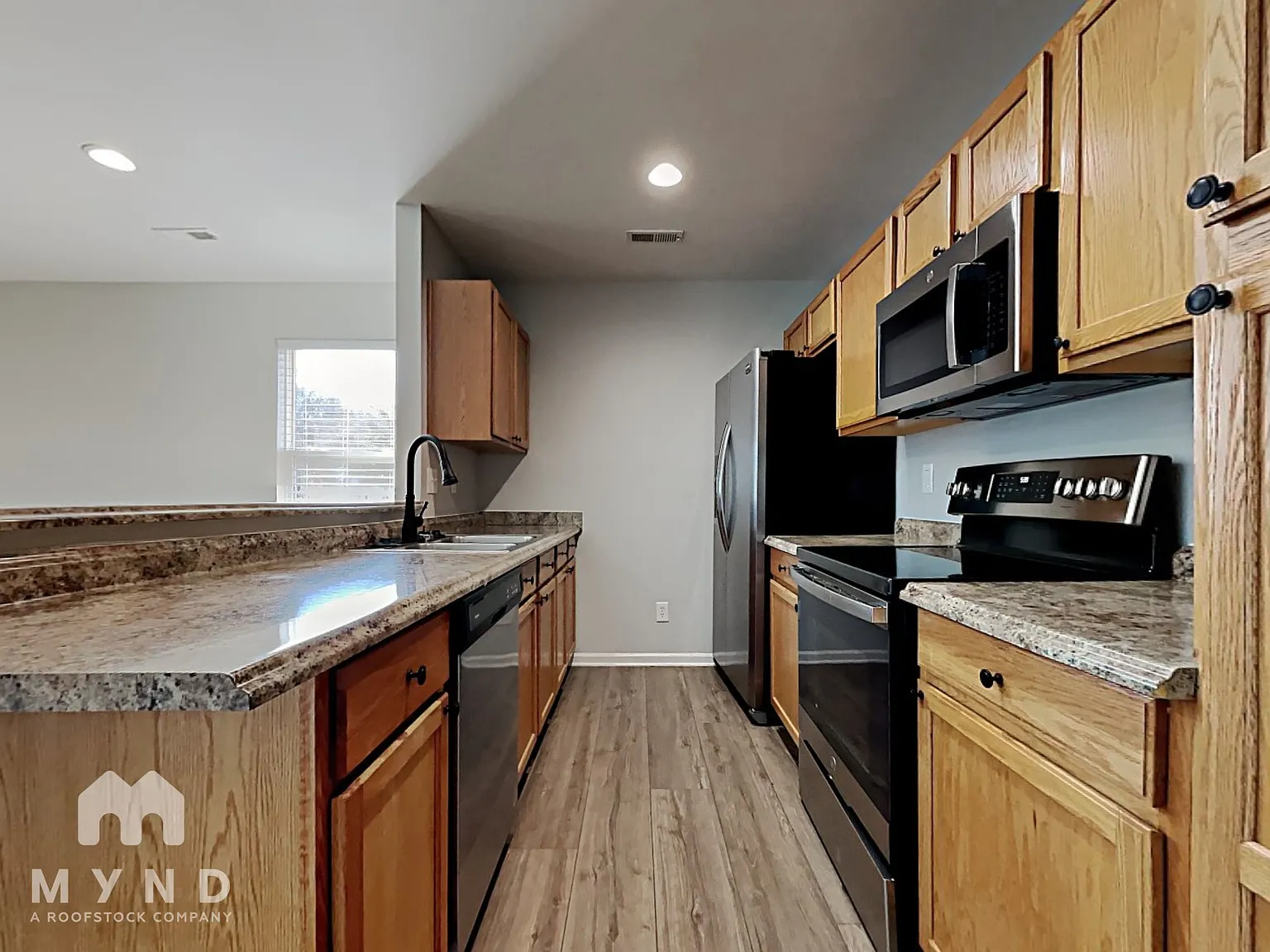 3 bed, 2.0 bath, 1140 sqft, $1,820 — Photo 3