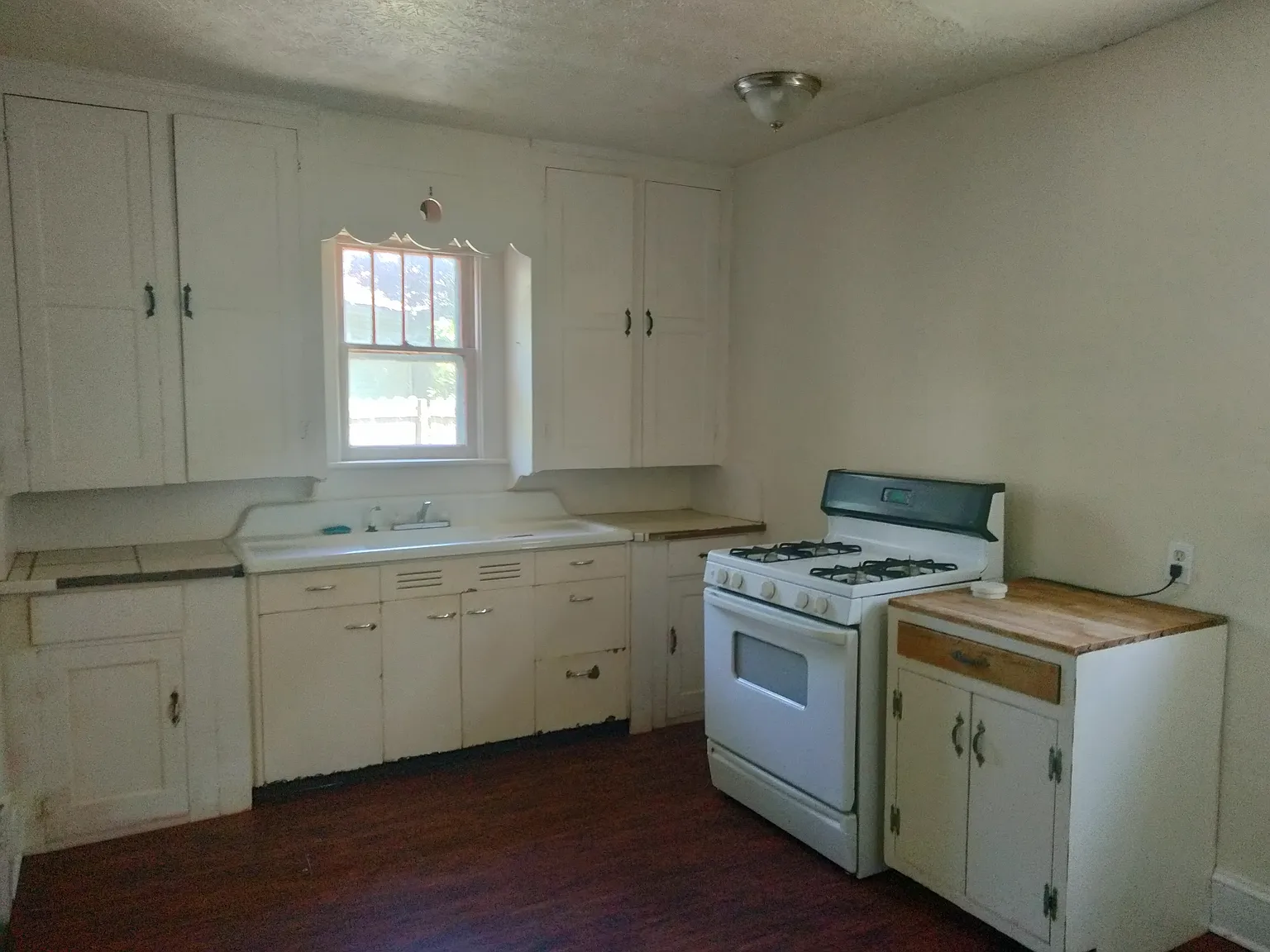 3 bed, 1330 sqft, $1,200 — Photo 2