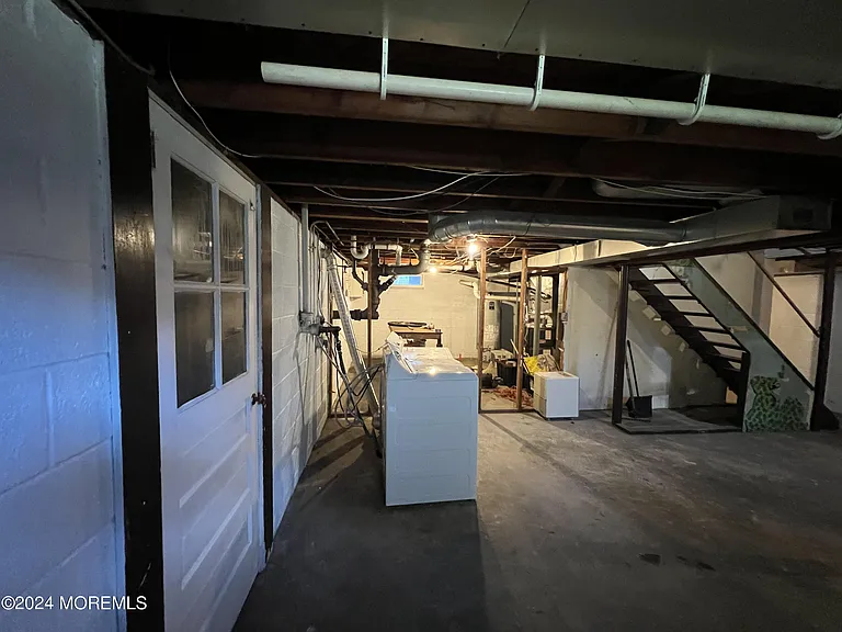 99 McLean St — Photo 26