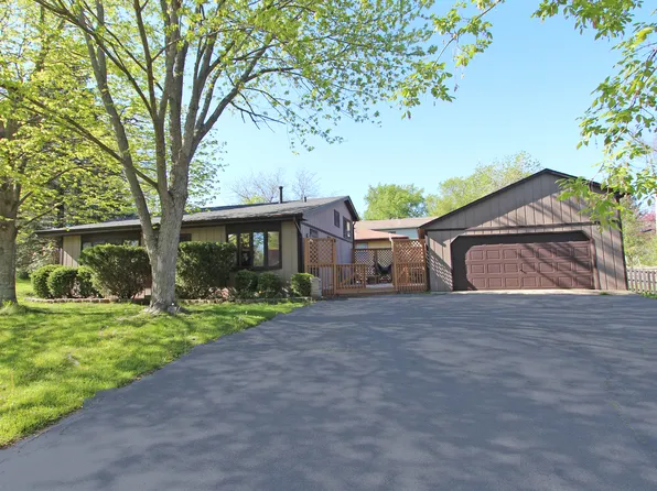 23509 N Valley Rd, Lake Zurich, IL 60047