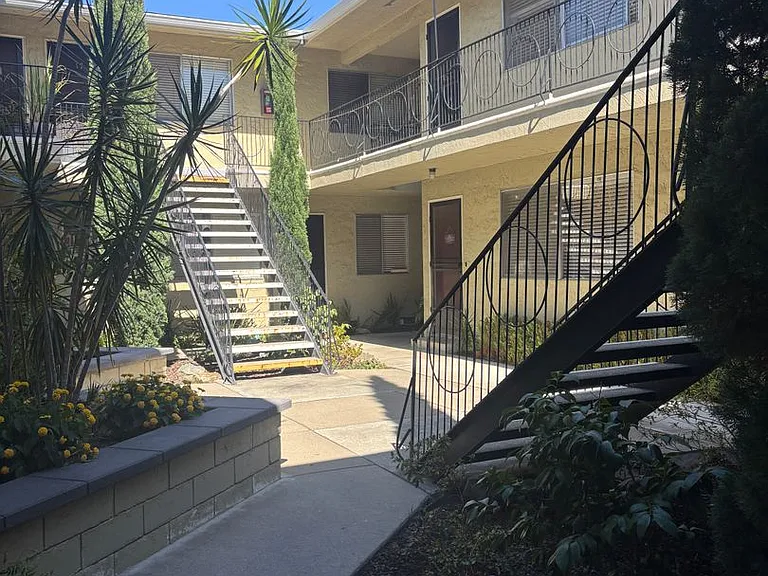 4589 Hamilton Ave — Photo 3