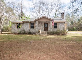 18 Mini Farm Rd, Hattiesburg, MS 39401
