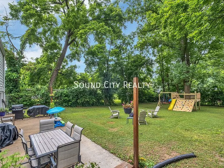 2929 Emery Dr — Photo 2