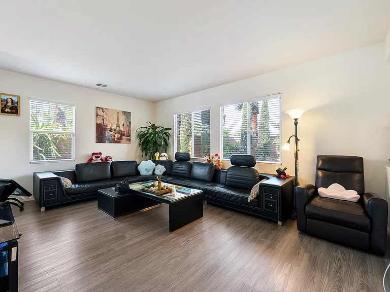 6393 Shorthorn Dr — Photo 8