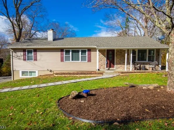 27 Deer Trl, Stockholm, NJ 07460