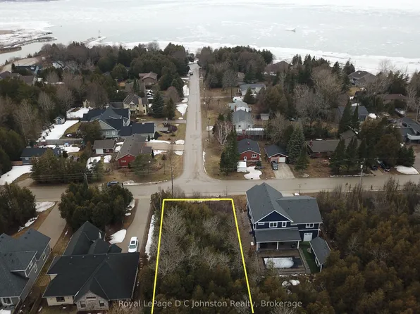 49 Madwayosh St, Saugeen Shores, ON N0H 2L0