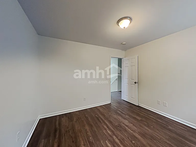 407 Howell Xing — Photo 23