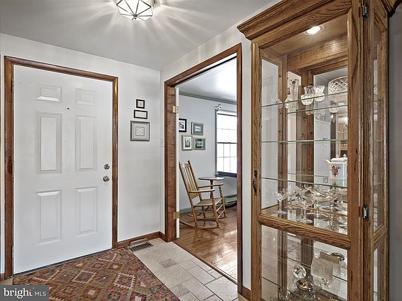 4th image of 45 Willis Dr