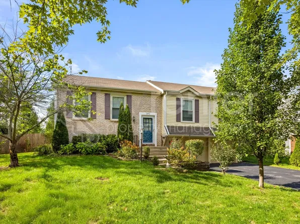 371 Larchmont Ct, Naperville, IL 60565