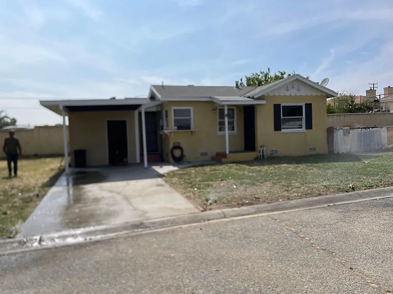 W Lincoln Ave — Photo 1