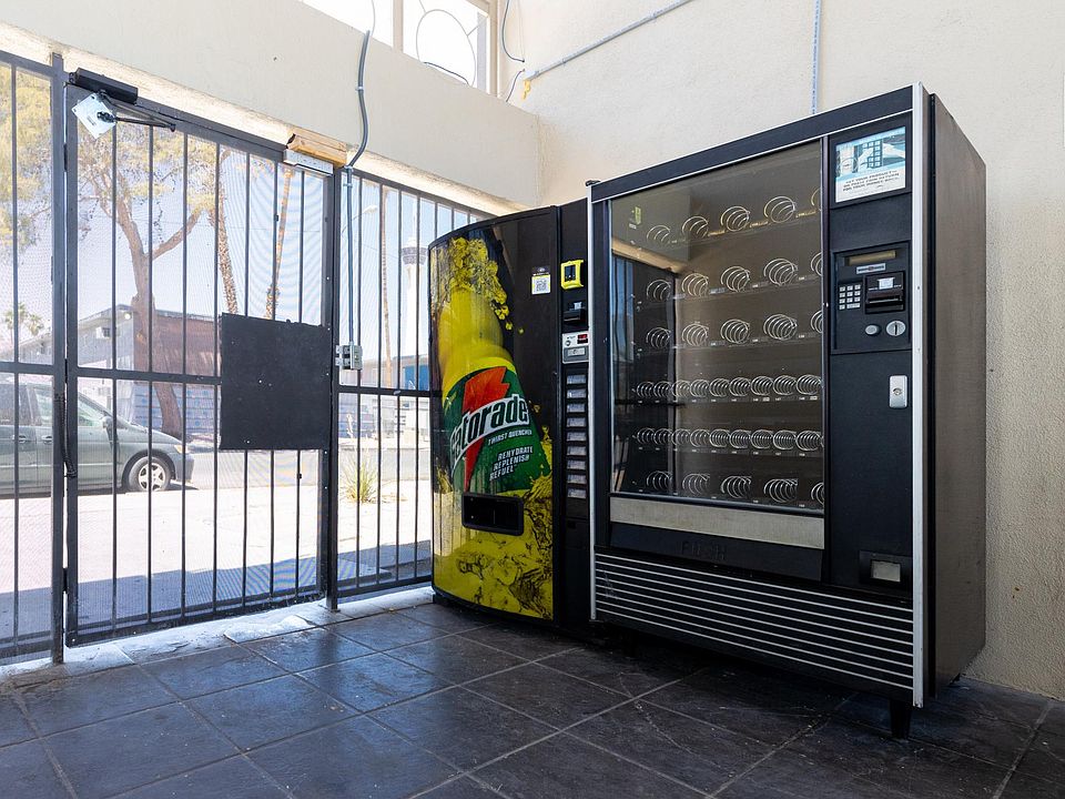 2630 Sherwood St A, Las Vegas, NV 89109 Zillow