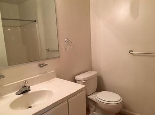 528 Rainbow Ct APT 203, Newport News, VA 23608