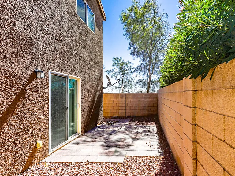 8257 Vanity Fair Ln — Photo 10