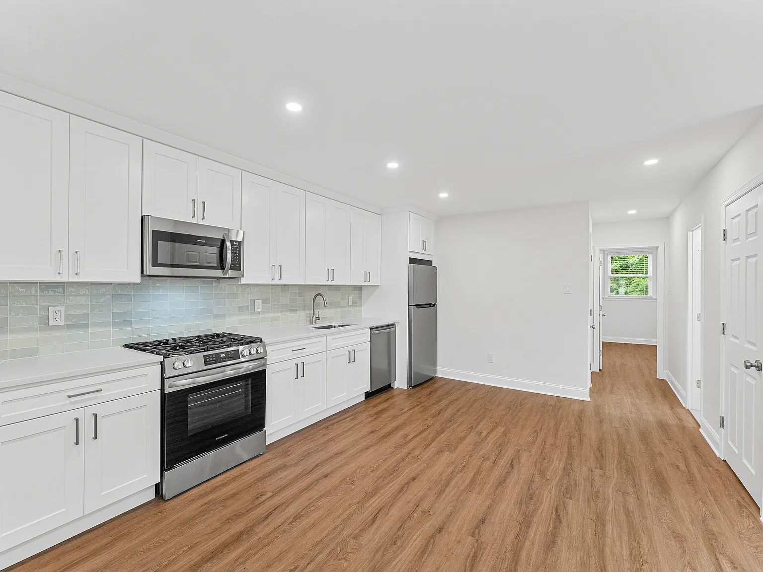 2 bed, 1000 sqft, $1,840 — Photo 4