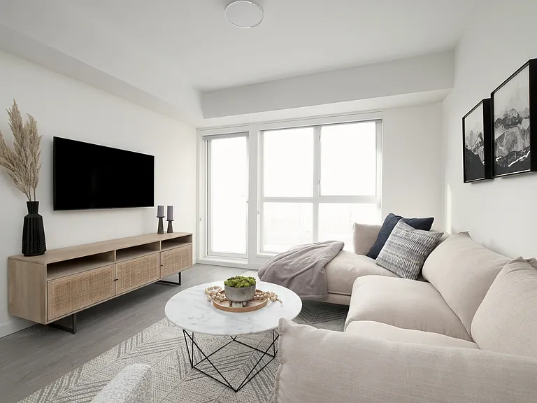 1060 Churchill Cres #312 — Photo 5